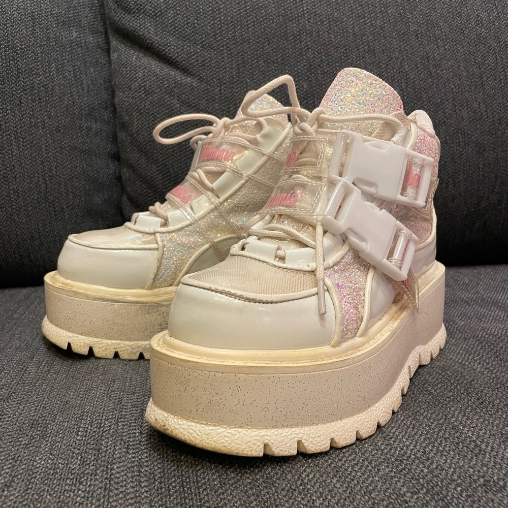 Demonia Slacker-50 size 6